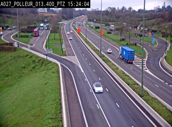 Webcam A27/E42 avec vue sur le parking de l'aire de Polleur, après le Viaduc de Polleur à Theux. Vue orientée vers Liège