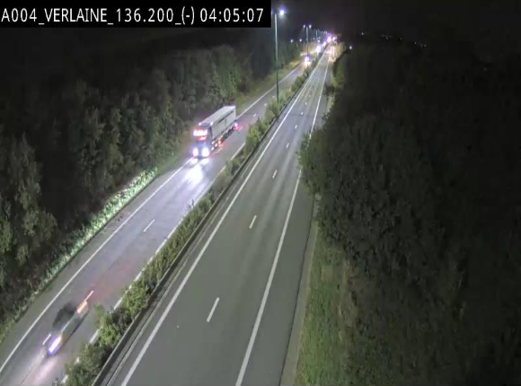 Webcam sur l'E411 à hauteur du pont surplombant la N40, à proximité de la sortie 26 Verlaine - Libramont-Chevigny. Vue orientée vers Namur