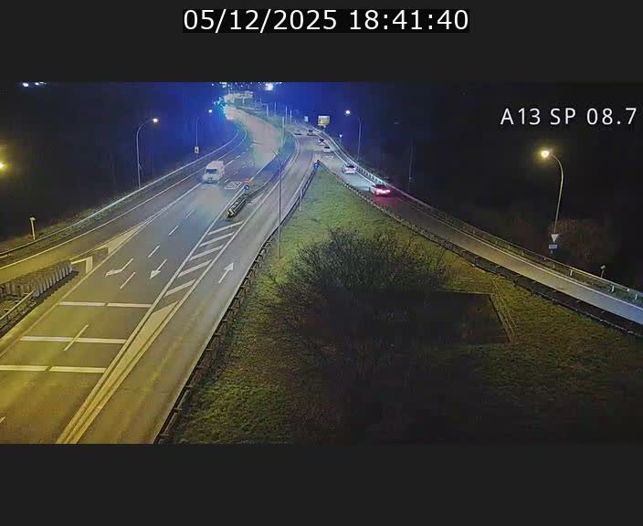 Traffic live webcam Luxembourg Jonction Lankelz - A13 direction Pétange - BK 8.7 