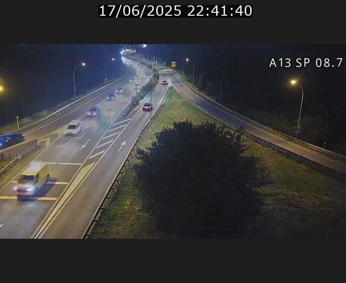 Traffic live webcam Luxembourg Jonction Lankelz - A13 direction Pétange - BK 8.7 