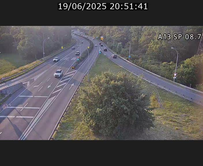 Traffic live webcam Luxembourg Jonction Lankelz - A13 direction Pétange - BK 8.7 