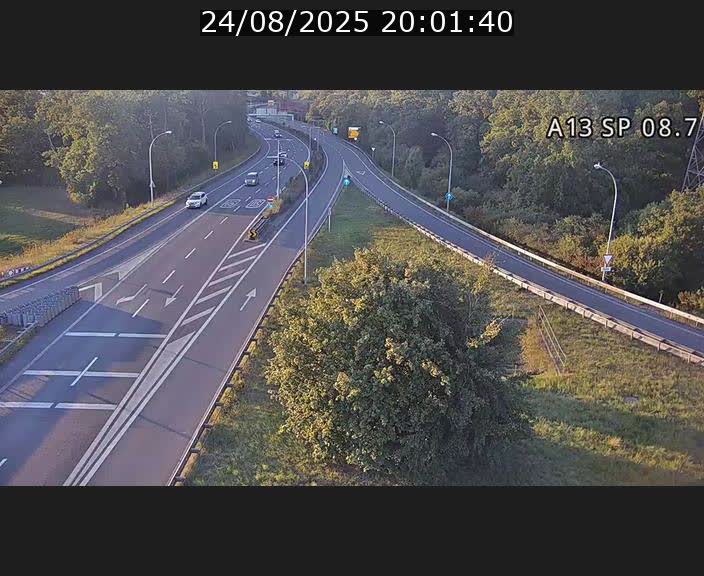 Traffic live webcam Luxembourg Jonction Lankelz - A13 direction Pétange - BK 8.7 