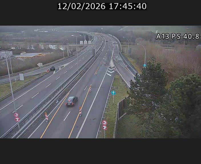 Webcam autoroute A13 à la sortie est du tunnel Markusbierg à Schengen. Vue sur le pont de la Moselle, vers l'Allemagne