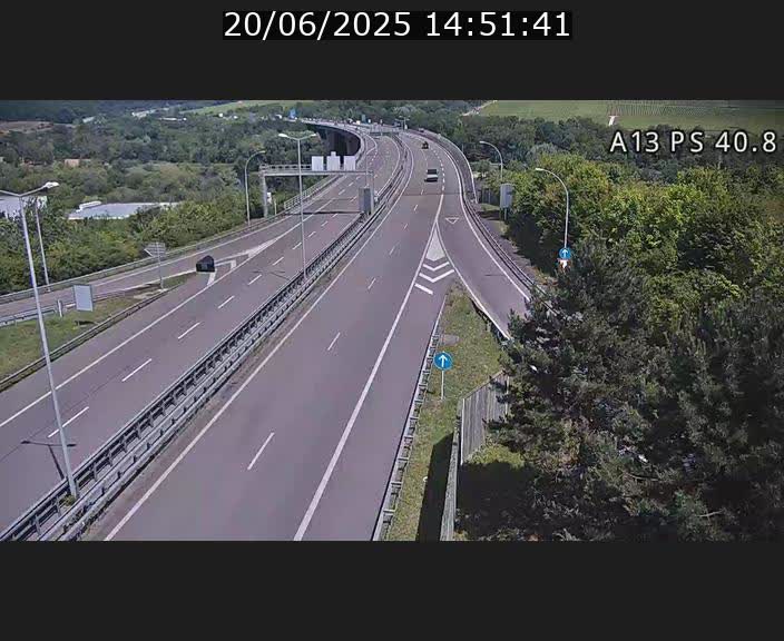 Webcam autoroute A13 à la sortie est du tunnel Markusbierg à Schengen. Vue sur le pont de la Moselle, vers l'Allemagne