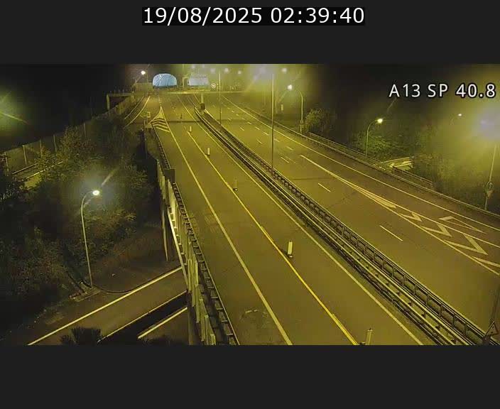 Webcam avec vue sur l'entrée côté allemand du tunnel Markusbierg à Schengen. Vue orientée vers le tunnel et Bettembourg