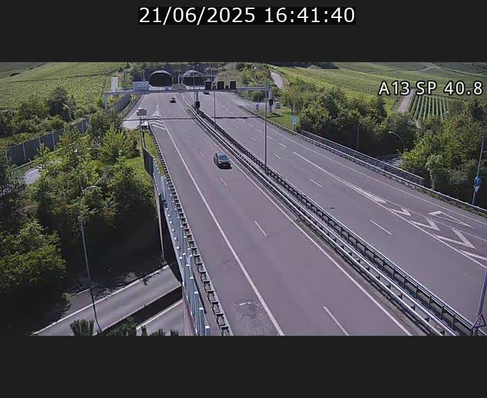 Webcam avec vue sur l'entrée côté allemand du tunnel Markusbierg à Schengen. Vue orientée vers le tunnel et Bettembourg