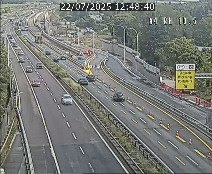 Traffic live webcam Luxembourg Pontpierre - A4 - BK 10.5 - direction Luxembourg