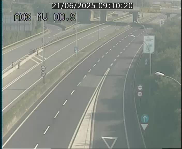 Traffic live webcam Luxembourg Croix de Gasperich - A3 - BK 0.4 - direction Luxembourg