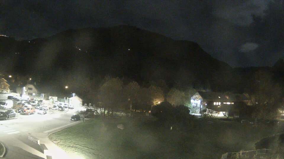Webcam au niveau de la mairie du village du Bourg d'Oisans, aux pieds de l'Alpe d'Huez et aux portes du parc des Écrins
