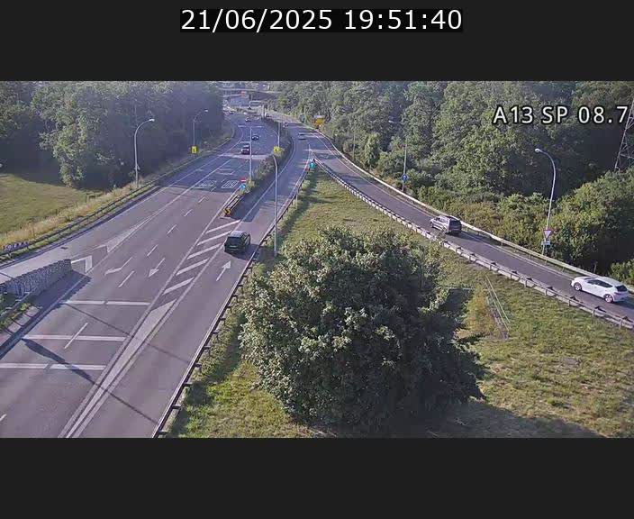 Traffic live webcam Luxembourg Jonction Lankelz - A13 direction Pétange - BK 8.7 