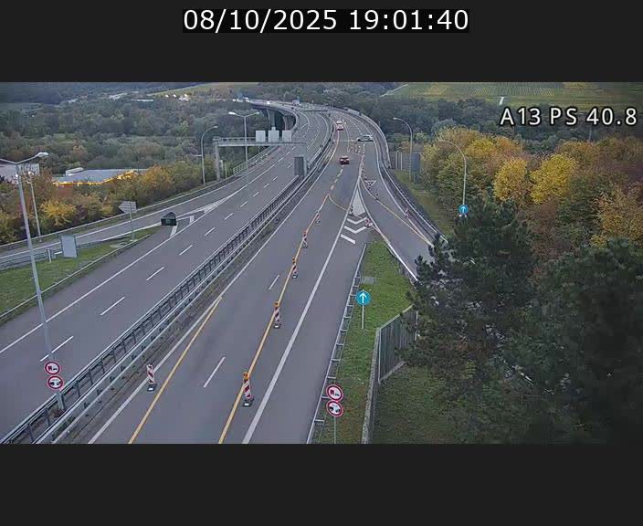 Webcam autoroute A13 à la sortie est du tunnel Markusbierg à Schengen. Vue sur le pont de la Moselle, vers l'Allemagne