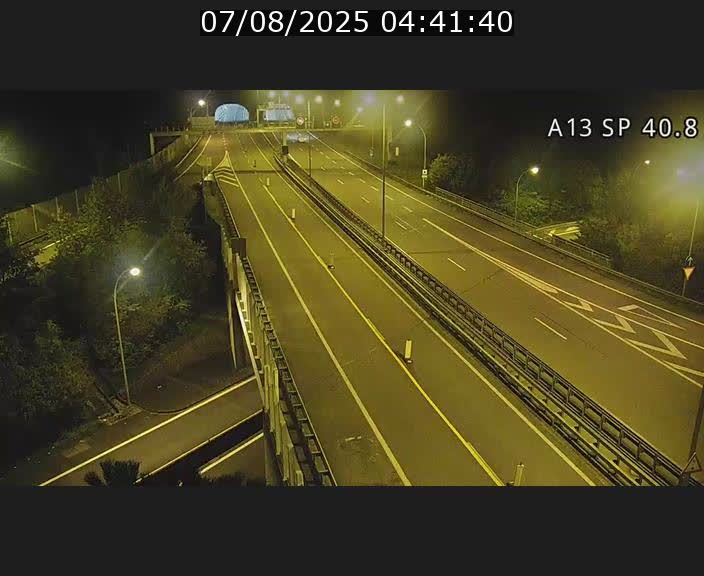 Webcam avec vue sur l'entrée côté allemand du tunnel Markusbierg à Schengen. Vue orientée vers le tunnel et Bettembourg