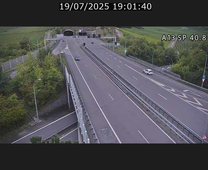 Webcam avec vue sur l'entrée côté allemand du tunnel Markusbierg à Schengen. Vue orientée vers le tunnel et Bettembourg