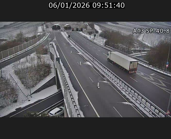 Webcam avec vue sur l'entrée côté allemand du tunnel Markusbierg à Schengen. Vue orientée vers le tunnel et Bettembourg