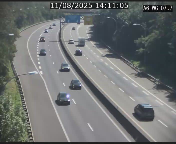 Traffic live webcam Luxembourg - Bridel - A6 - BK 7.7 - direction Belgique