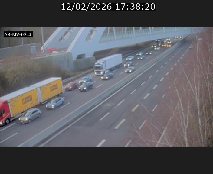 Webcam autoroute de la France (A3) au Luxembourg à Fentange, à proximité de la Croix de Gasperich. Vue orientée vers la Cloche d'Or