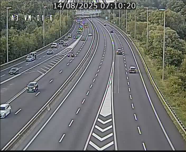 Traffic live webcam Luxembourg - Croix de Gasperich - A3 - BK 1.6 - direction France/Aire de Berchem