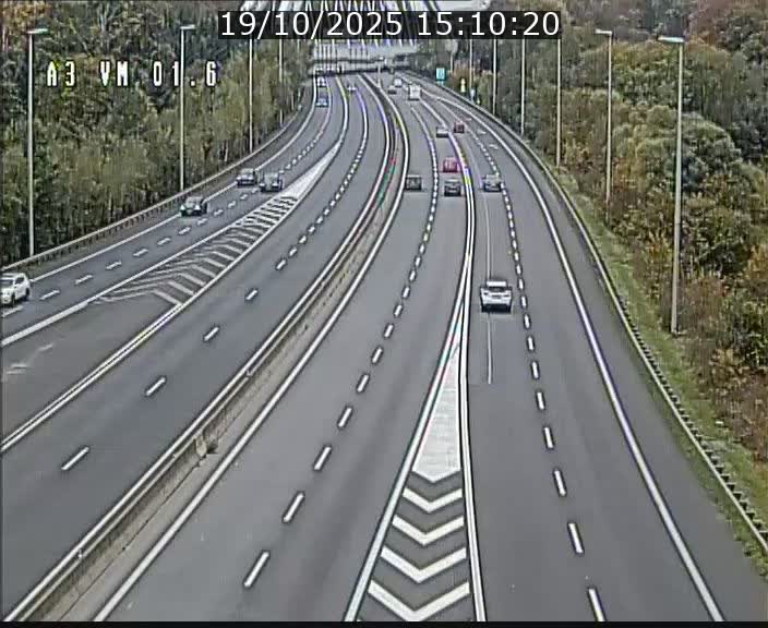 Traffic live webcam Luxembourg - Croix de Gasperich - A3 - BK 1.6 - direction France/Aire de Berchem
