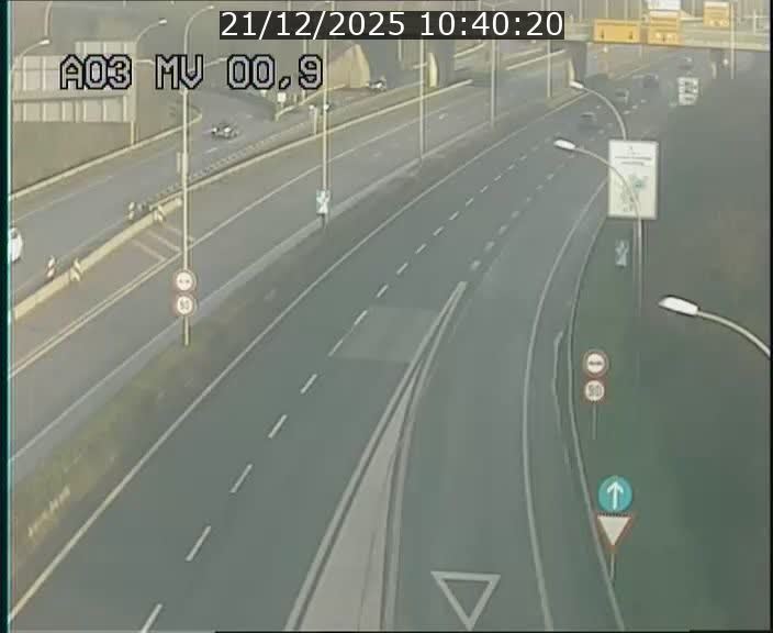 Traffic live webcam Luxembourg Croix de Gasperich - A3 - BK 0.4 - direction Luxembourg