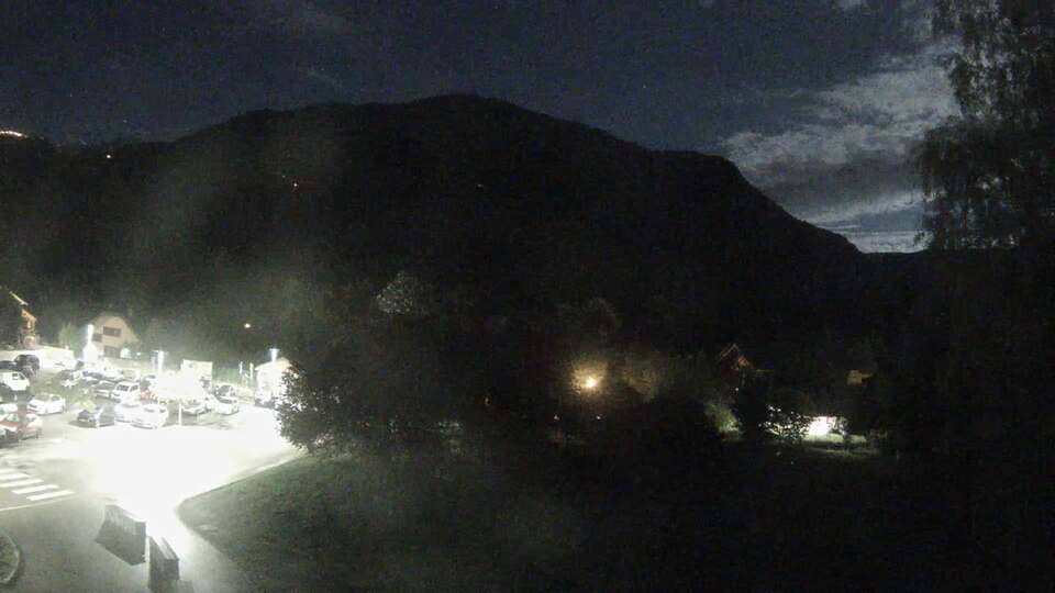 Webcam au niveau de la mairie du village du Bourg d'Oisans, aux pieds de l'Alpe d'Huez et aux portes du parc des Écrins