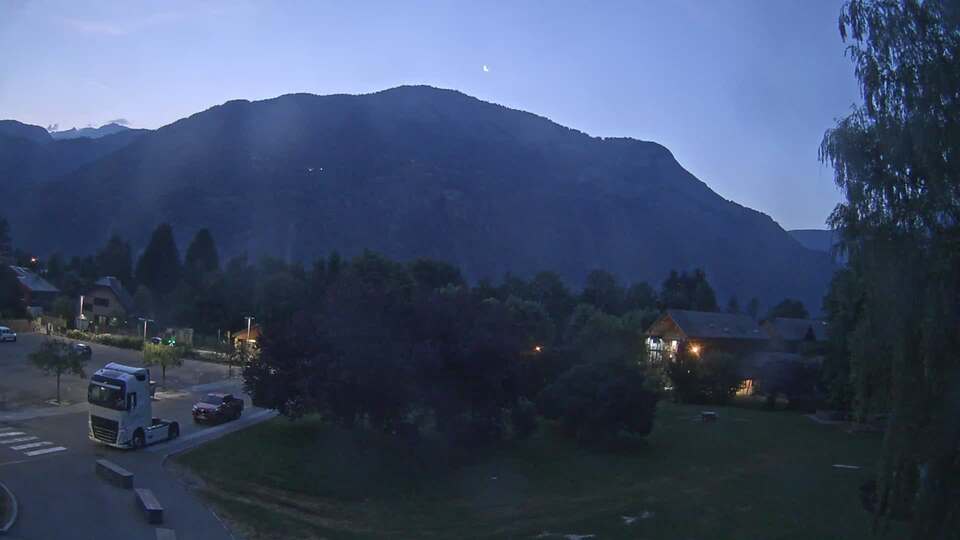 Webcam au niveau de la mairie du village du Bourg d'Oisans, aux pieds de l'Alpe d'Huez et aux portes du parc des Écrins