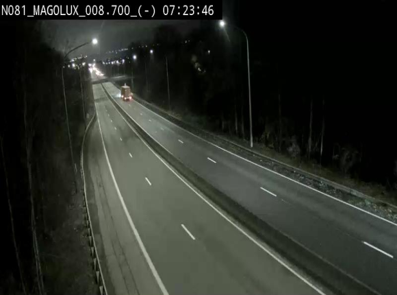 Webcam sur la N81 (E411) à hauteur de la jonction avec la N883. Vue orientée vers Arlon