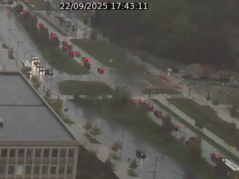 Webcam sur l'avenue John Fitzgerald Kennedy (N51) avec vue sur le Pont rouge (Pont Grande Duchesse Charlotte), l'arrêt Pfaffenthal et l'entrée du quartier Kirchberg