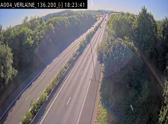 Webcam sur l'E411 à hauteur du pont surplombant la N40, à proximité de la sortie 26 Verlaine - Libramont-Chevigny. Vue orientée vers Namur