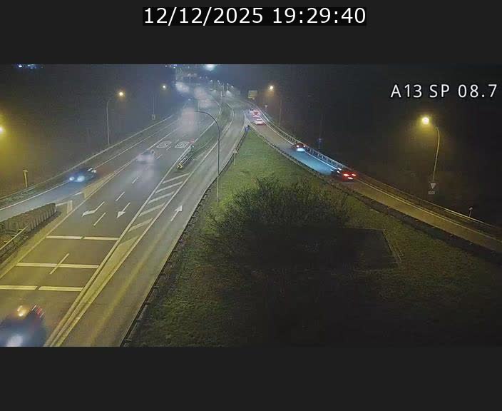 Traffic live webcam Luxembourg Jonction Lankelz - A13 direction Pétange - BK 8.7