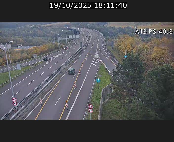 Webcam autoroute A13 à la sortie est du tunnel Markusbierg à Schengen. Vue sur le pont de la Moselle, vers l'Allemagne