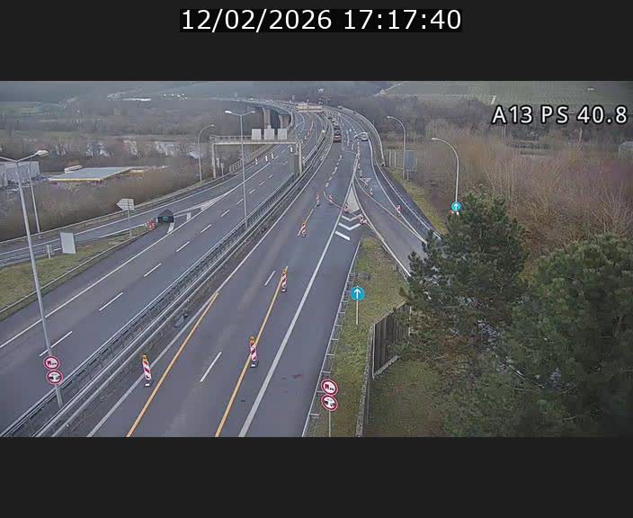Webcam autoroute A13 à la sortie est du tunnel Markusbierg à Schengen. Vue sur le pont de la Moselle, vers l'Allemagne
