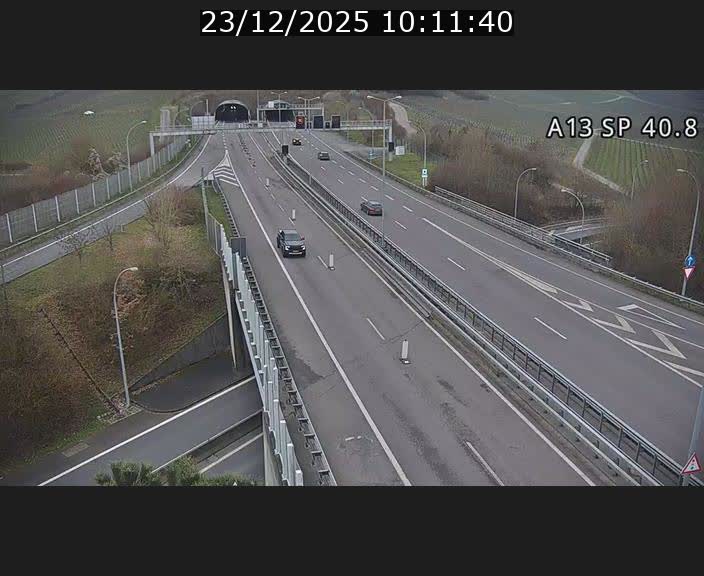 Webcam avec vue sur l'entrée côté allemand du tunnel Markusbierg à Schengen. Vue orientée vers le tunnel et Bettembourg