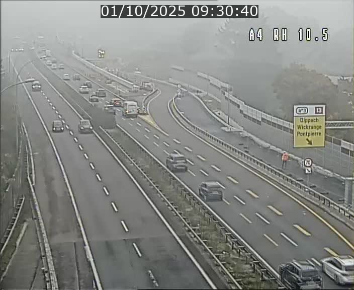 Traffic live webcam Luxembourg Pontpierre - A4 - BK 10.5 - direction Luxembourg