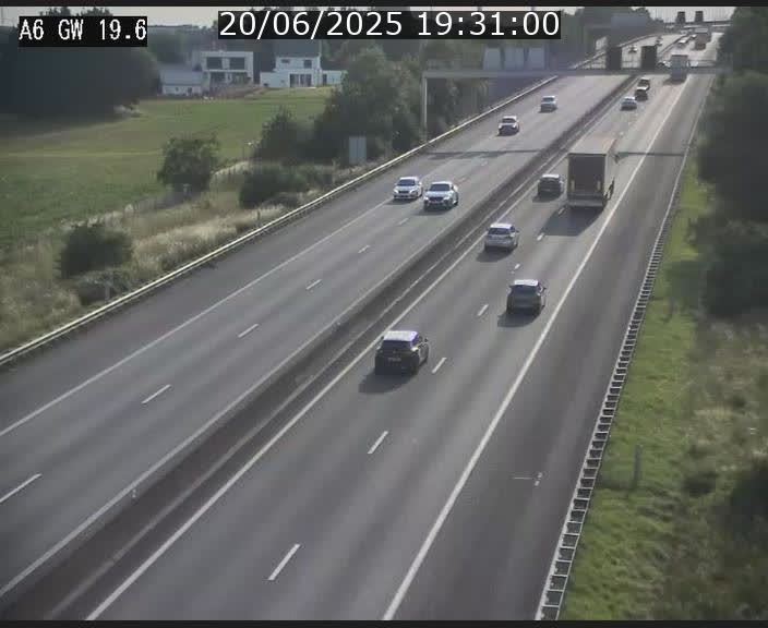 Traffic live webcam Luxembourg - Steinfort - A6 - BK 19.6 - direction Belgique