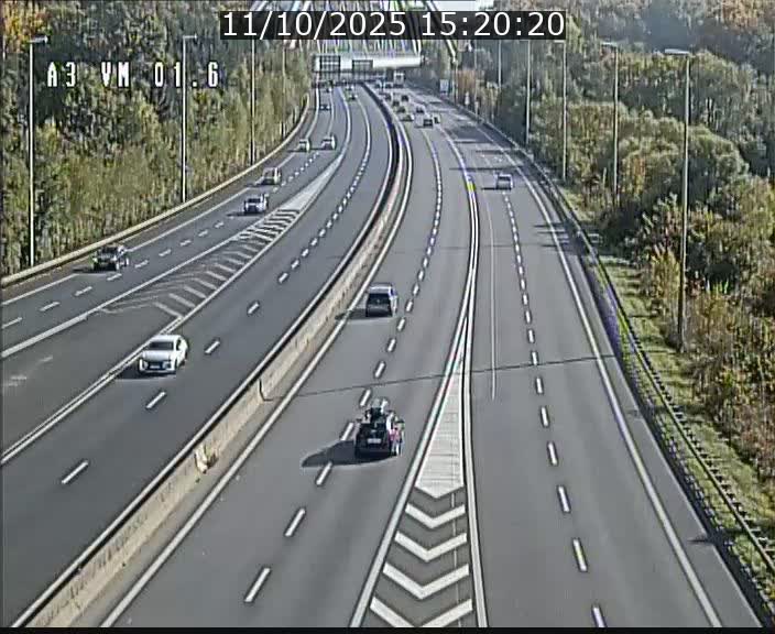 Traffic live webcam Luxembourg - Croix de Gasperich - A3 - BK 1.6 - direction France/Aire de Berchem