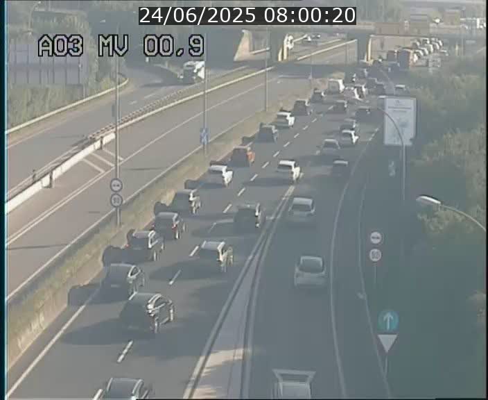 Traffic live webcam Luxembourg Croix de Gasperich - A3 - BK 0.4 - direction Luxembourg