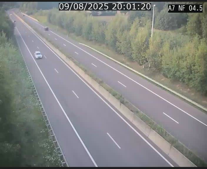 Caméra autoroute Luxembourg A7 - Passage à gibier Rëngelbour - direction Tunnel Grouft