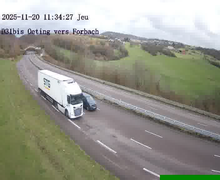 Caméra routière située sur D31bis (France) à Oeting, orientée vers Forbach, surveillant en continu la circulation locale et régionale.