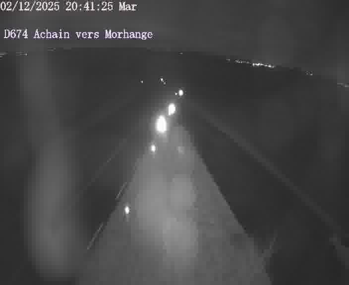 Caméra de trafic sur D674 (France) à Achain, orientée vers Morhange, permettant d’évaluer fluidité, incidents et densité automobile.