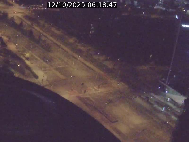 Webcam sur l'avenue John Fitzgerald Kennedy (N51) avec vue sur le Pont rouge (Pont Grande Duchesse Charlotte), l'arrêt Pfaffenthal et l'entrée du quartier Kirchberg