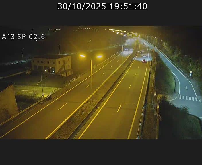 Traffic live webcam Luxembourg Sanem - A13 direction Pétange - BK 2.6