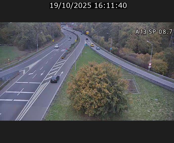 Traffic live webcam Luxembourg Jonction Lankelz - A13 direction Pétange - BK 8.7 