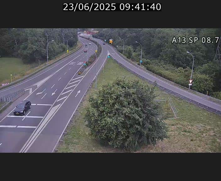Traffic live webcam Luxembourg Jonction Lankelz - A13 direction Pétange - BK 8.7 
