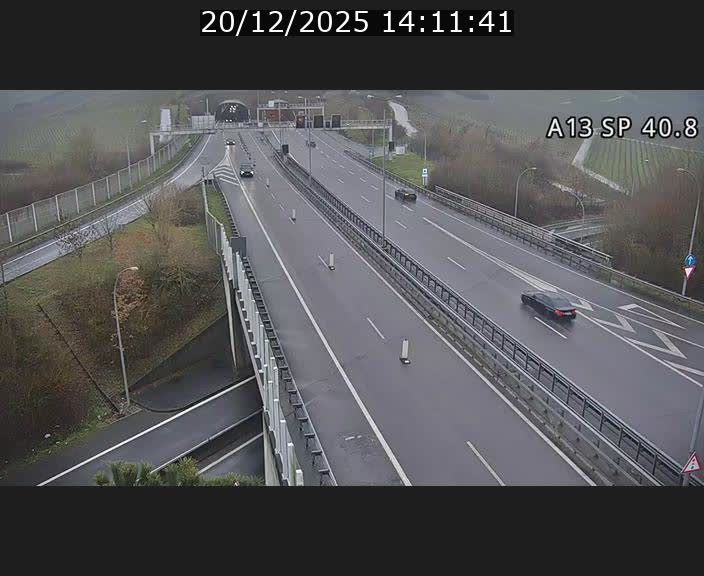 Webcam avec vue sur l'entrée côté allemand du tunnel Markusbierg à Schengen. Vue orientée vers le tunnel et Bettembourg