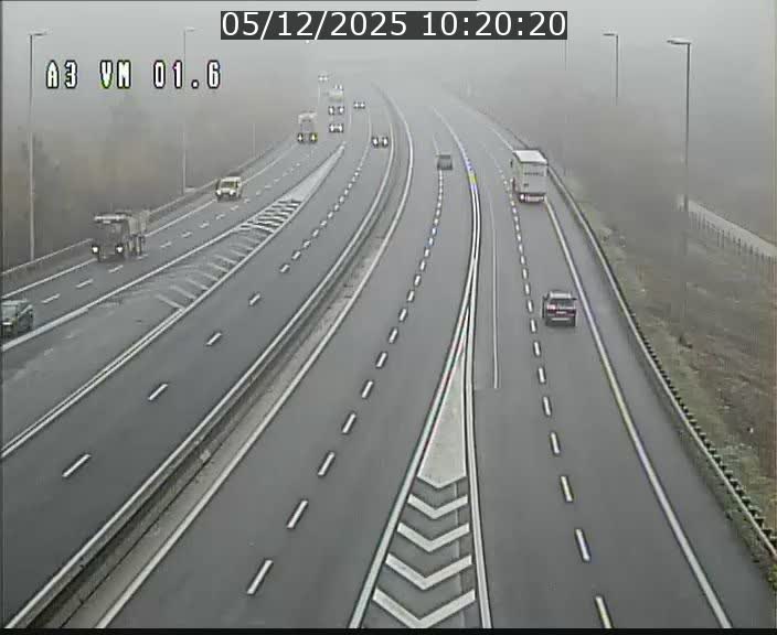 Traffic live webcam Luxembourg - Croix de Gasperich - A3 - BK 1.6 - direction France/Aire de Berchem