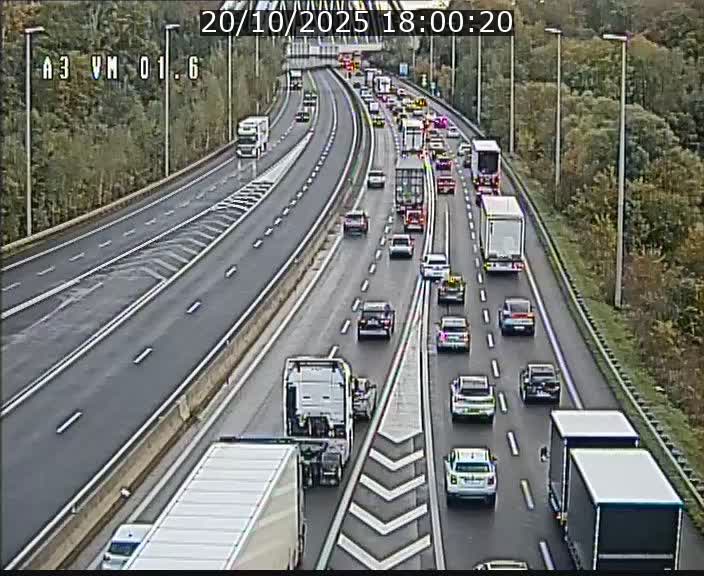 Traffic live webcam Luxembourg - Croix de Gasperich - A3 - BK 1.6 - direction France/Aire de Berchem