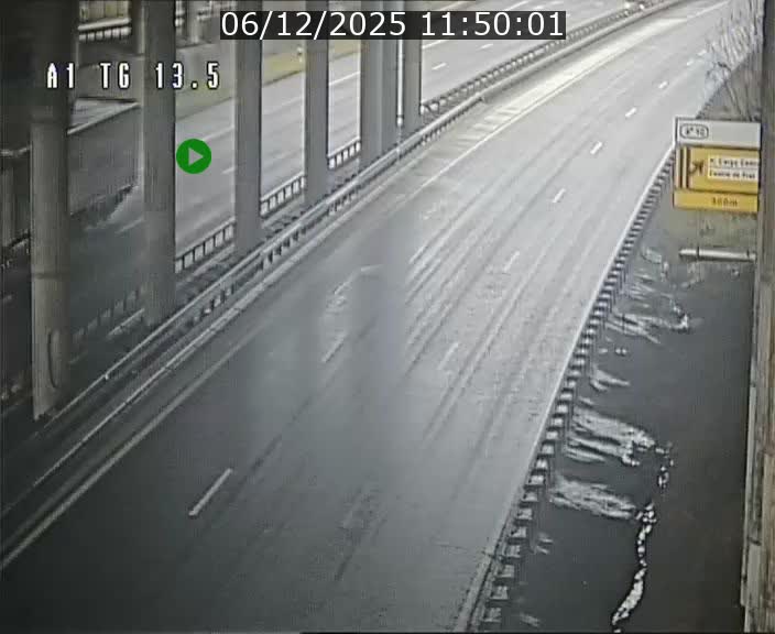 Traffic live webcam Luxembourg Senningen - A1 direction Luxembourg - BK 13.5