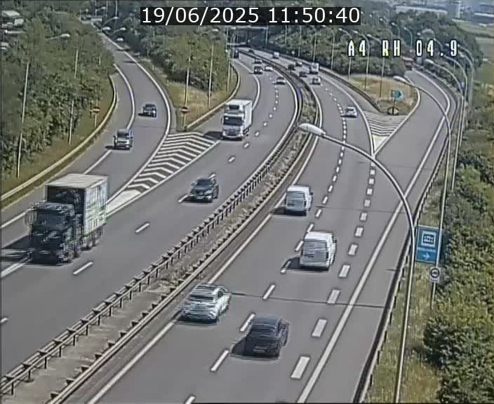 Traffic live webcam Luxembourg Leudelange - A4 - BK 4.9 - direction Luxembourg