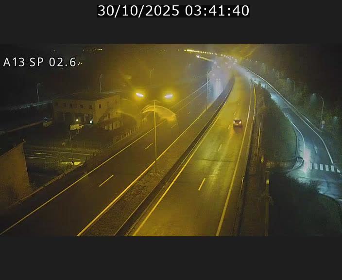 Traffic live webcam Luxembourg Sanem - A13 direction Pétange - BK 2.6