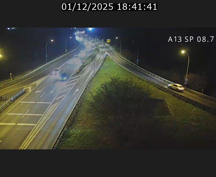 Traffic live webcam Luxembourg Jonction Lankelz - A13 direction Pétange - BK 8.7 